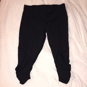 Lululemon crops size 8 black